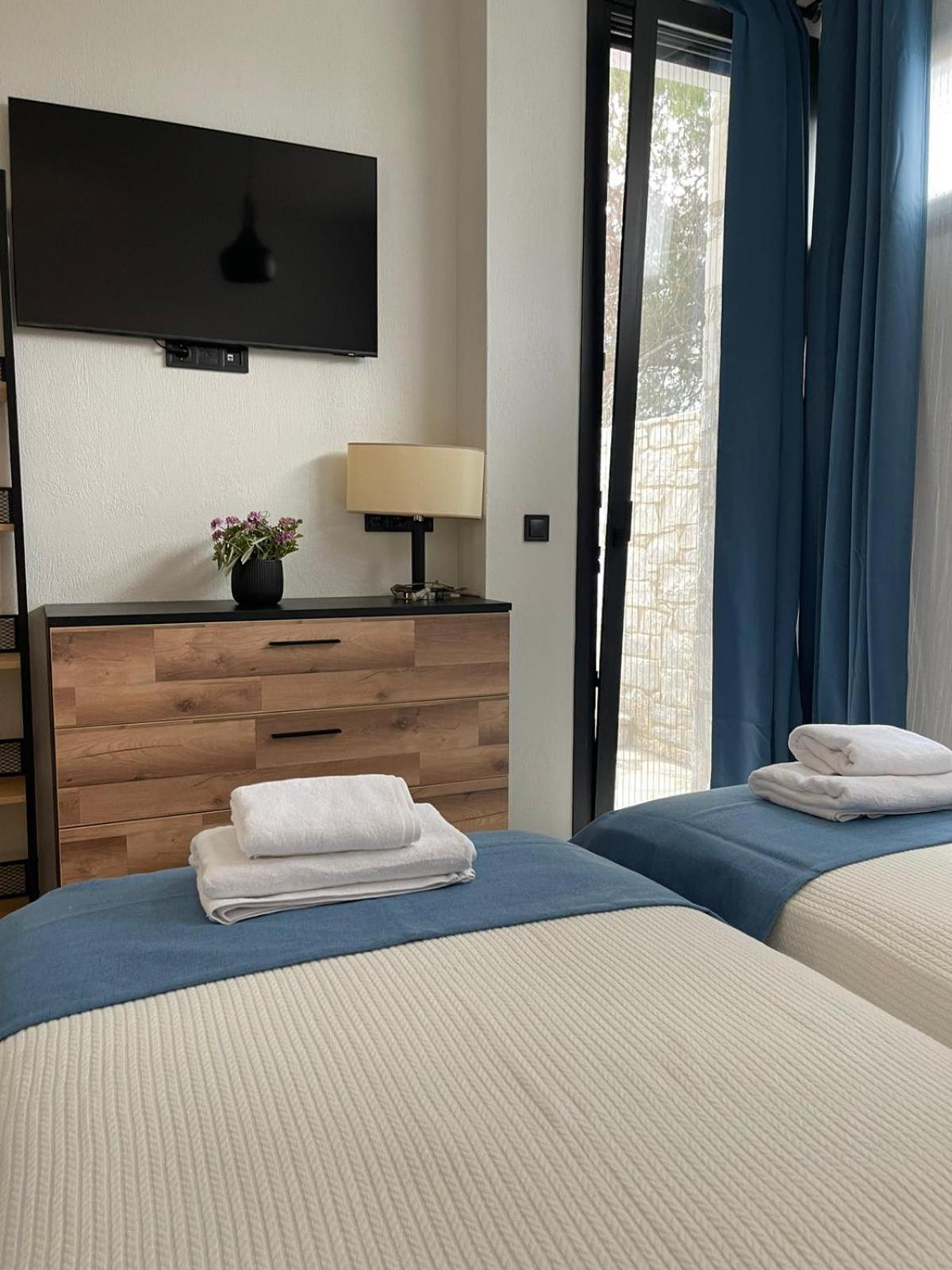Allure Luxury Villas 3&4 Serenity Retreat Moni Evaggelistrias Bagian luar foto